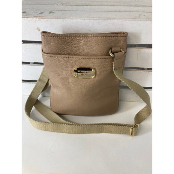 MICHAEL KORS SMALL NUDE TAN PEBBLED LEATHER CROSSBODY BAG - Picture 1 of 13